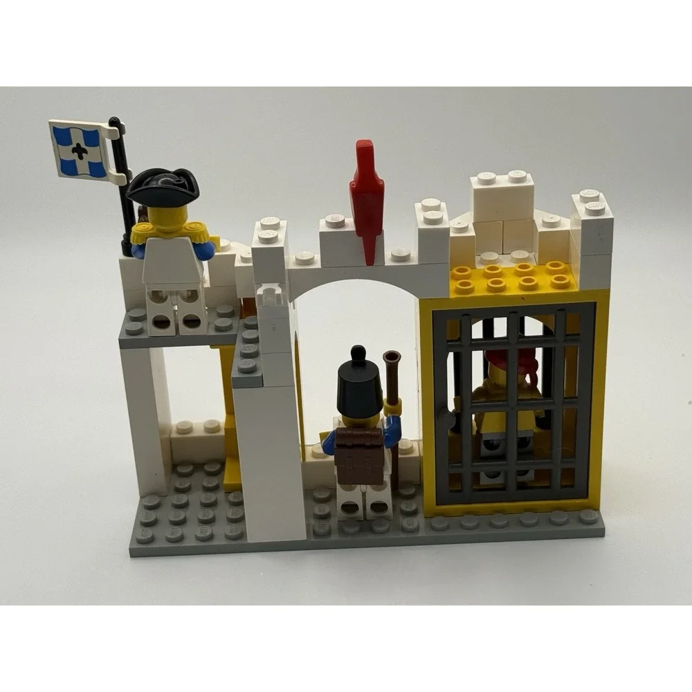 LEGO Pirates 6259 Broadside Brig 6245 Harbor Sentry 98% Missing 2‎ Pieces READ